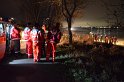 Einsatz BF Koeln PKW im Rhein Mondorf Hersel P046